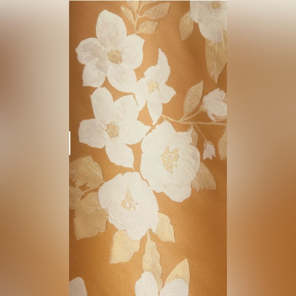 The Vera Dress in Gold Baroque
Floral - Picture 6 of 6